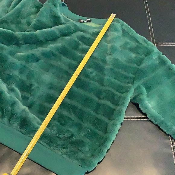 💥 Steve Madden XL Green Plush Fuzzy Sweater Top - Picture 13 of 14